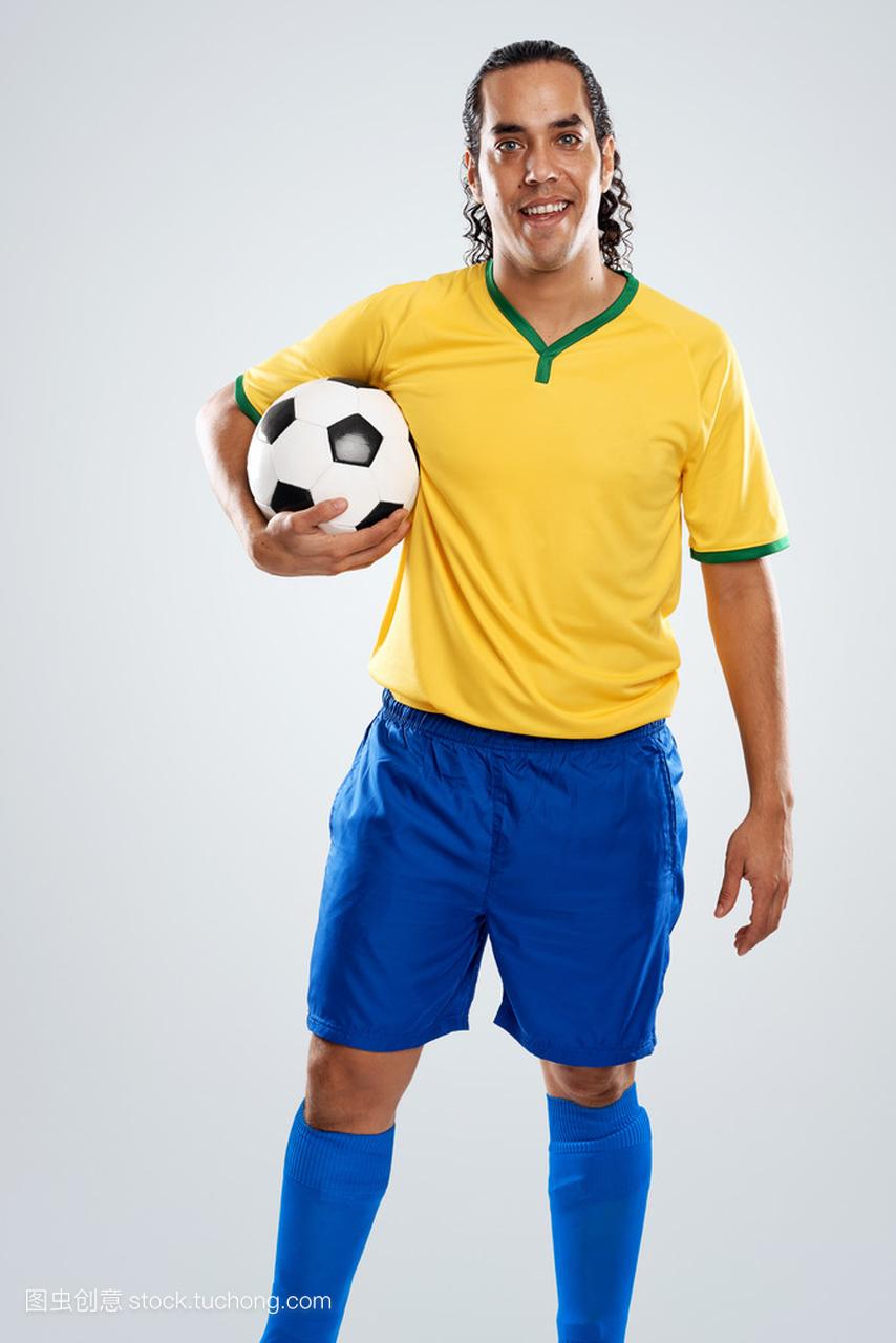 巴西足球运动员与球
