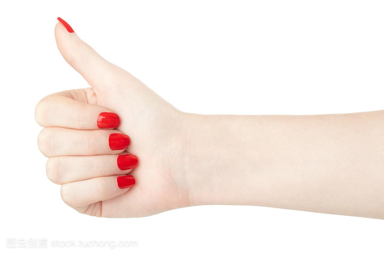 女人手与红色指甲油大拇指