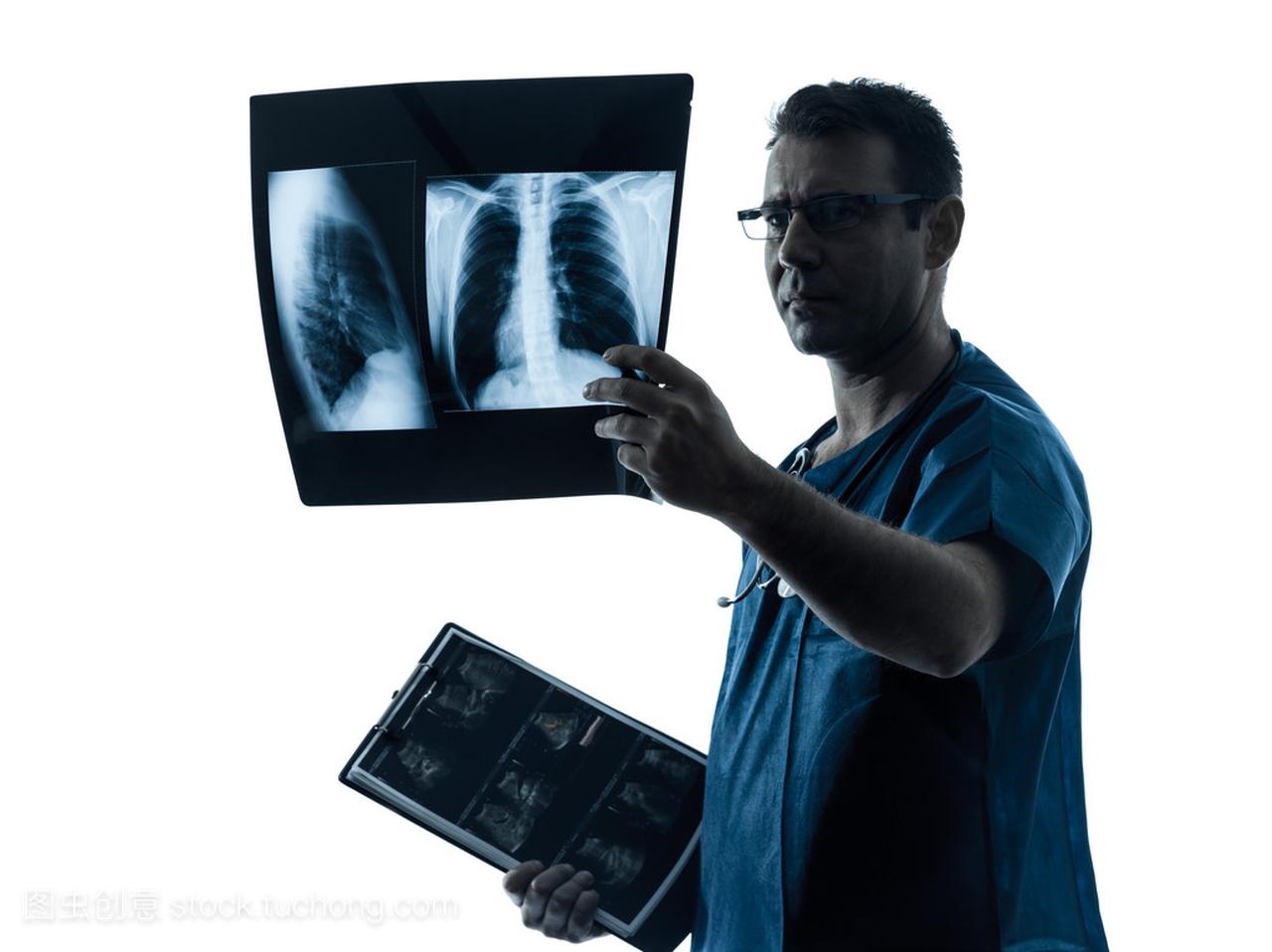 医生外科医生放射科医生检查肺躯干 x 射线图像