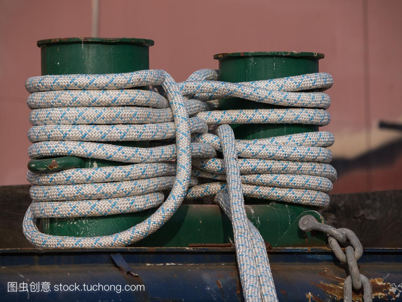 在船上的绳索