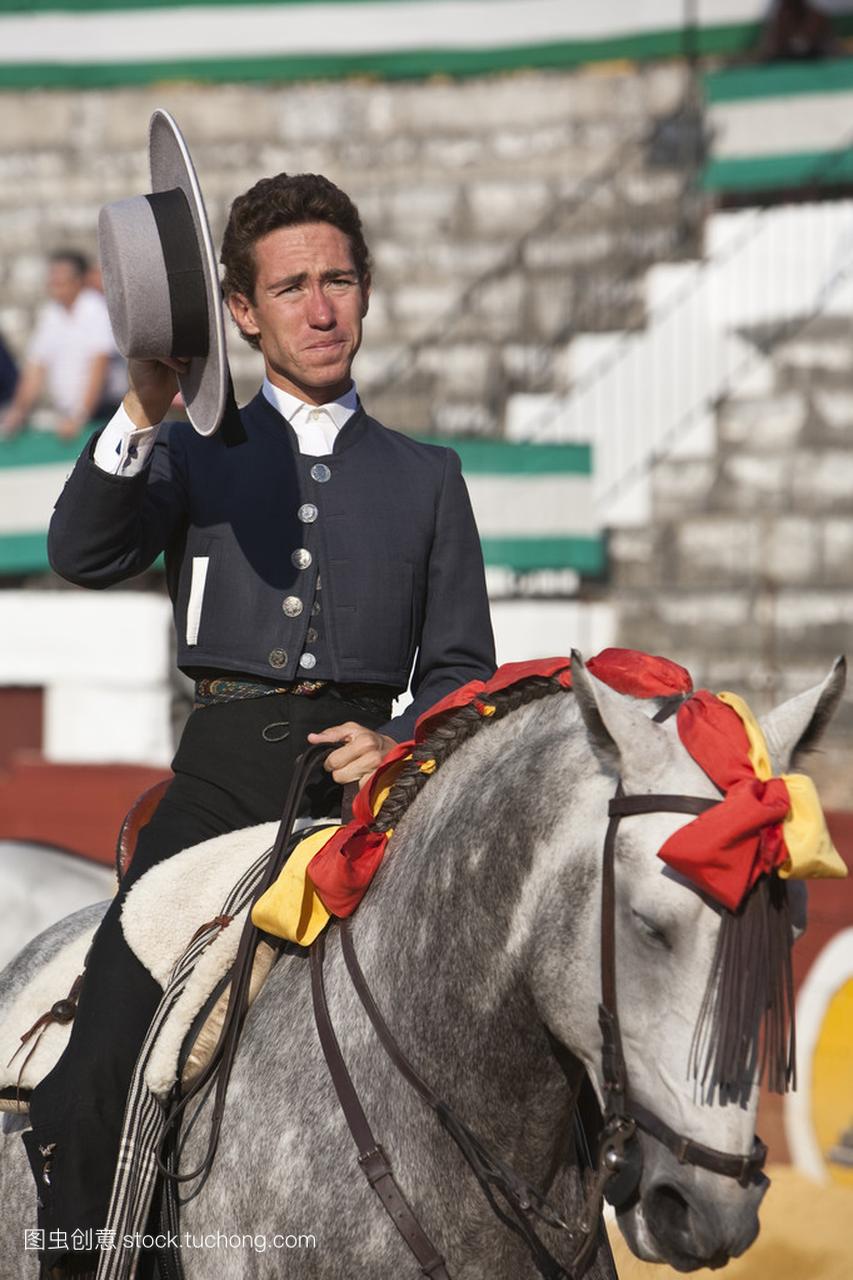 莱昂纳多 · 埃尔南德斯,在马背上的西班牙,塞维