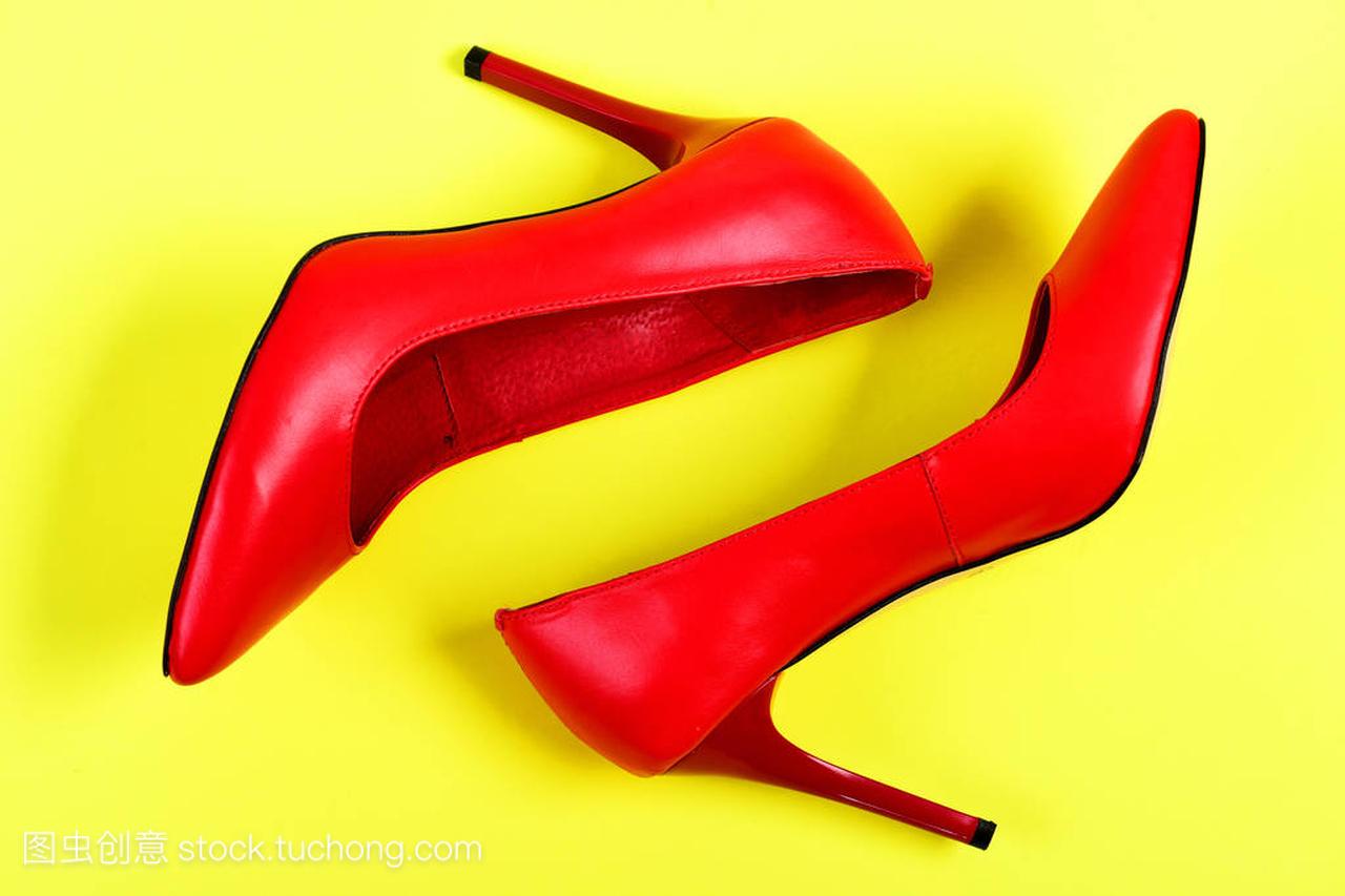 女高跟鞋皮鞋红色
