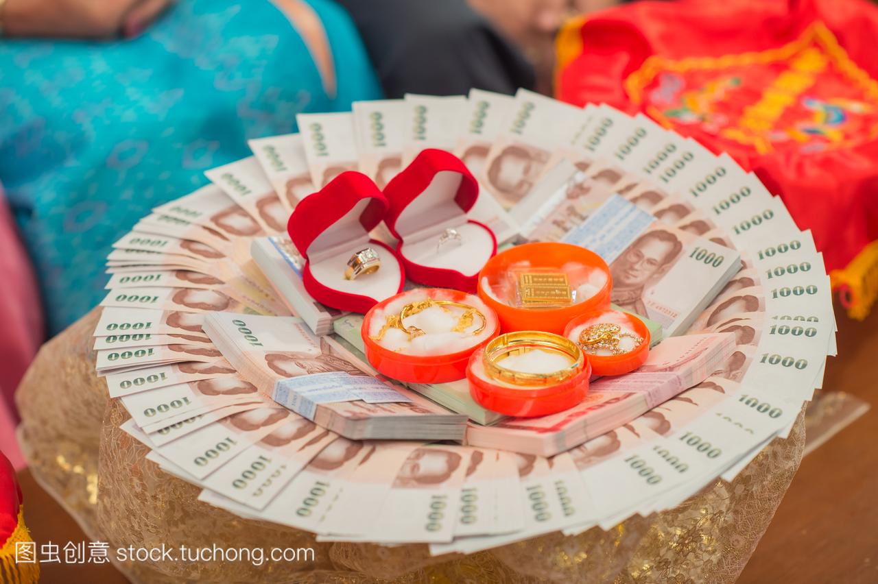 在传统的婚礼泰国彩礼钱