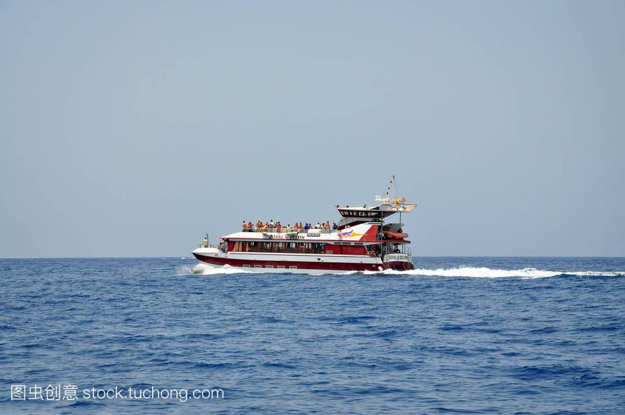 2011 年 7 月 1 日,西班牙特内里费岛︰ 游客在