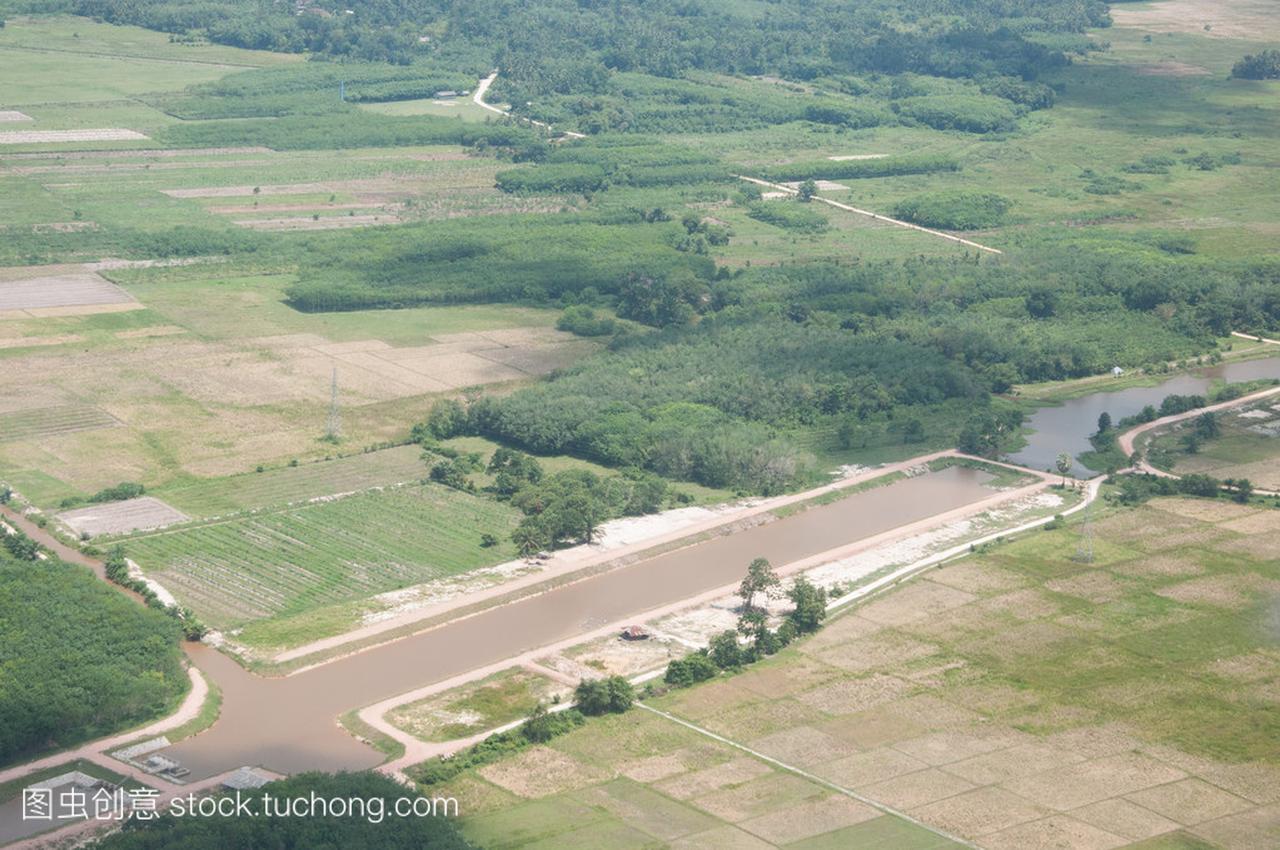 大坝为农业视图从直升机的
