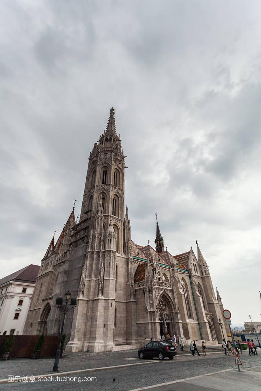 在匈牙利首都布达佩斯渔人堡垒圣马蒂亚斯教堂