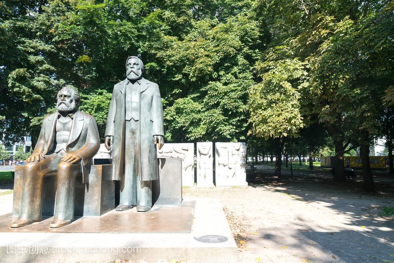 Statue of two men considered to be the fathers