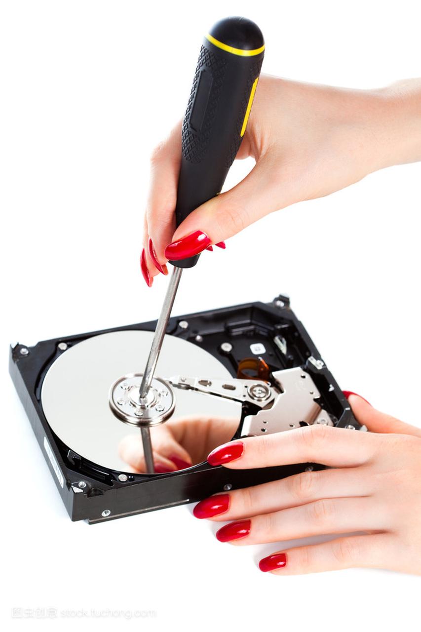 女人修复计算机硬盘