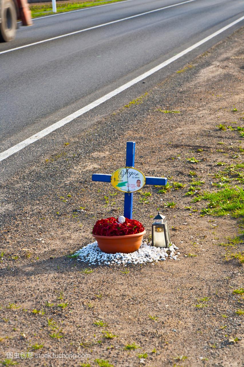 十字架的年轻男子 gregor 死在那个地方的初探