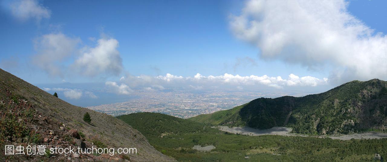 那不勒斯城市从维苏威火山的全景视图