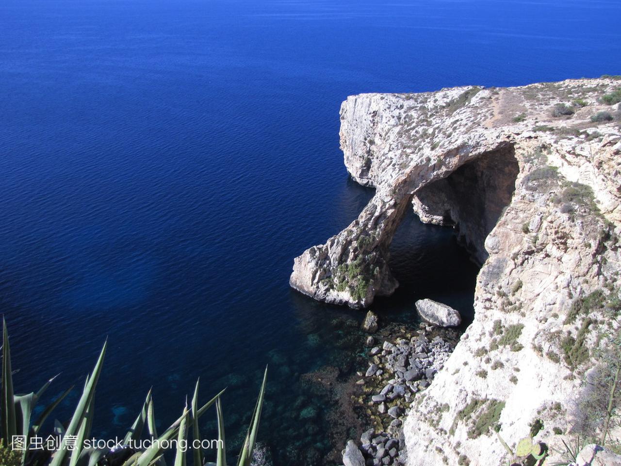 一个马耳他的主要旅游景点 ;在清晨的蓝洞。它