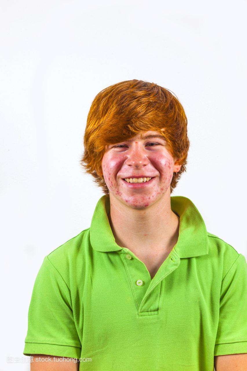 红头发的青春期有吸引力的男孩