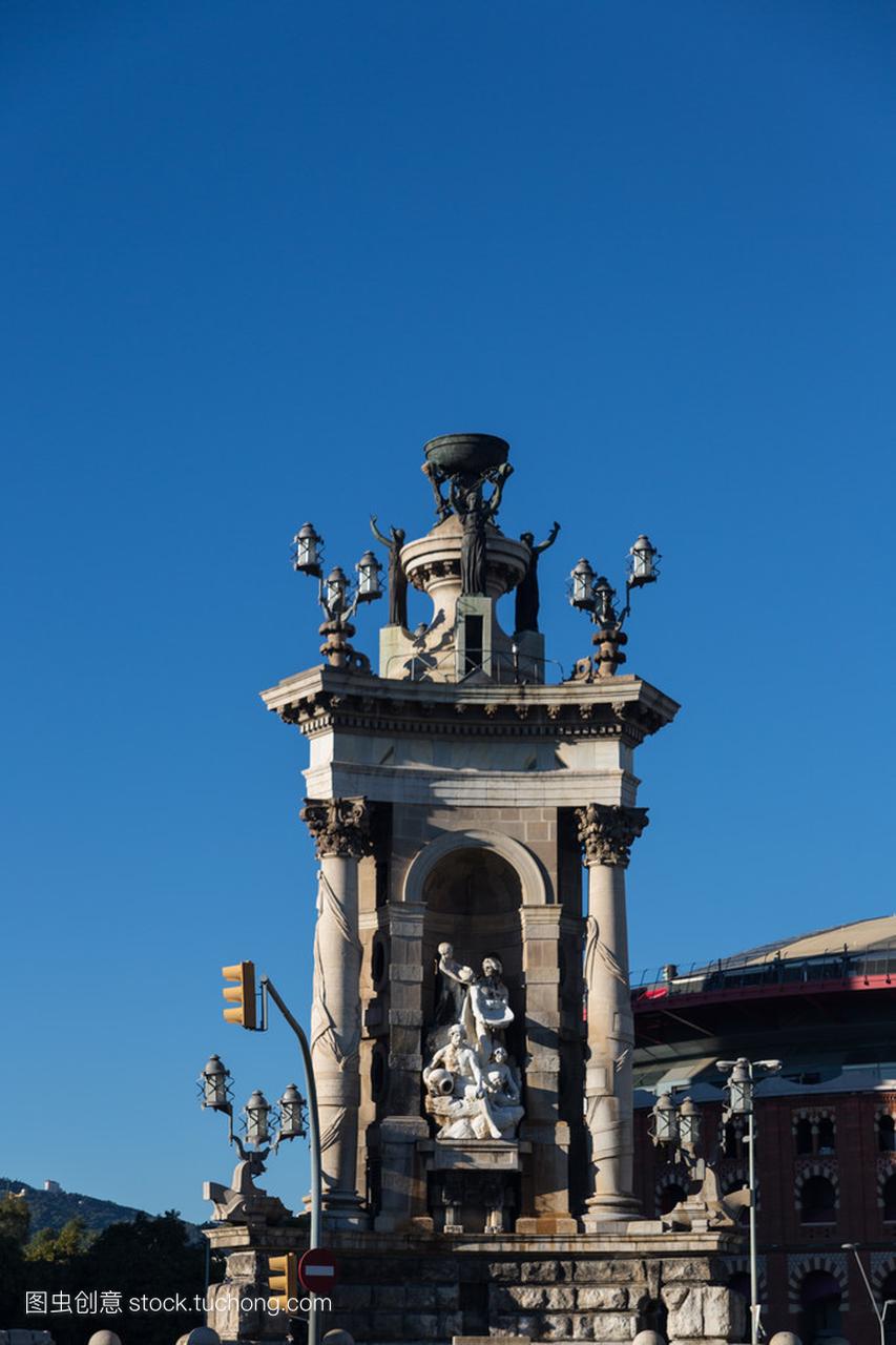 背景在国家宫广场 de espana 喷泉