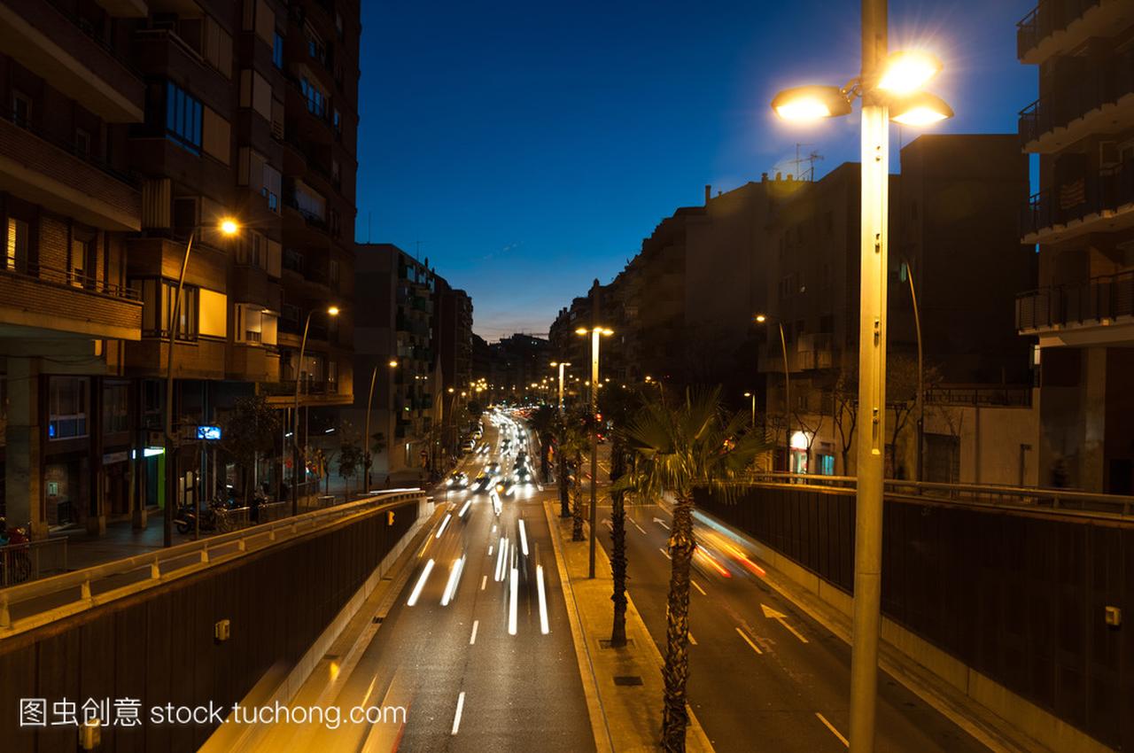 在城市,巴塞罗那夜交通