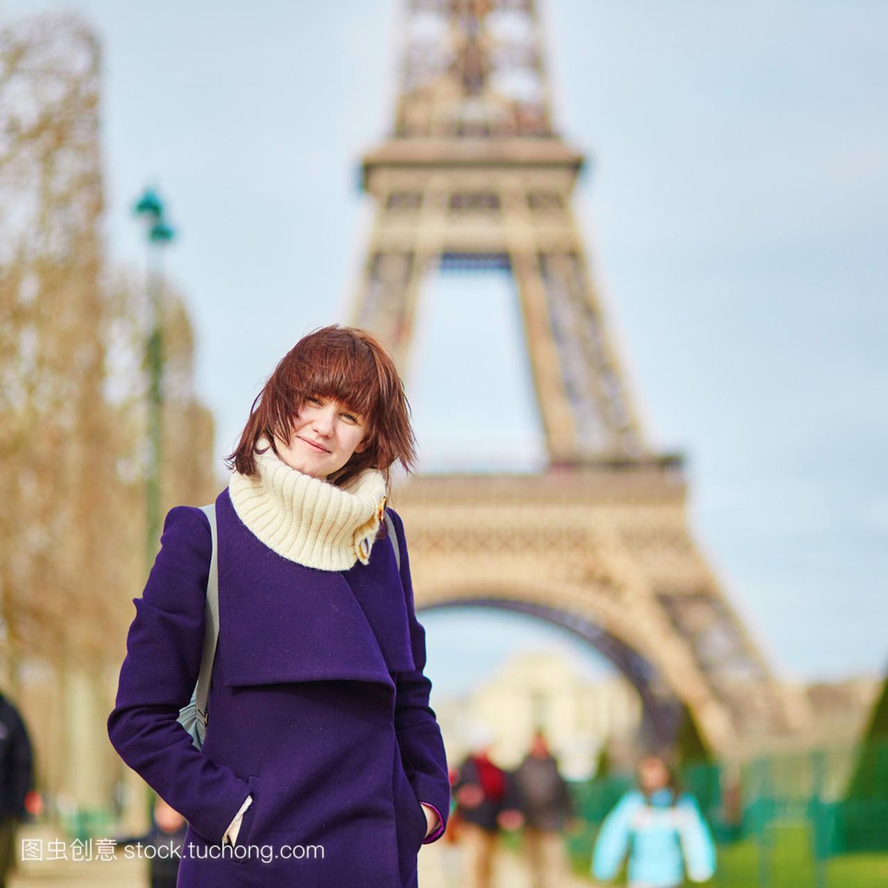 在巴黎埃菲尔铁塔附近的美丽旅游