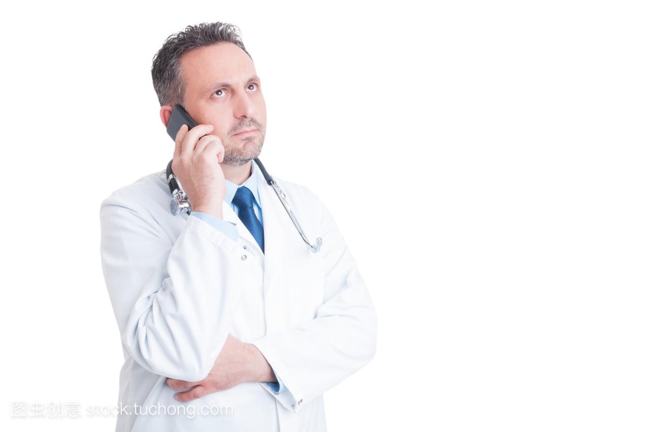 医生或医生电话咨询上白色孤立