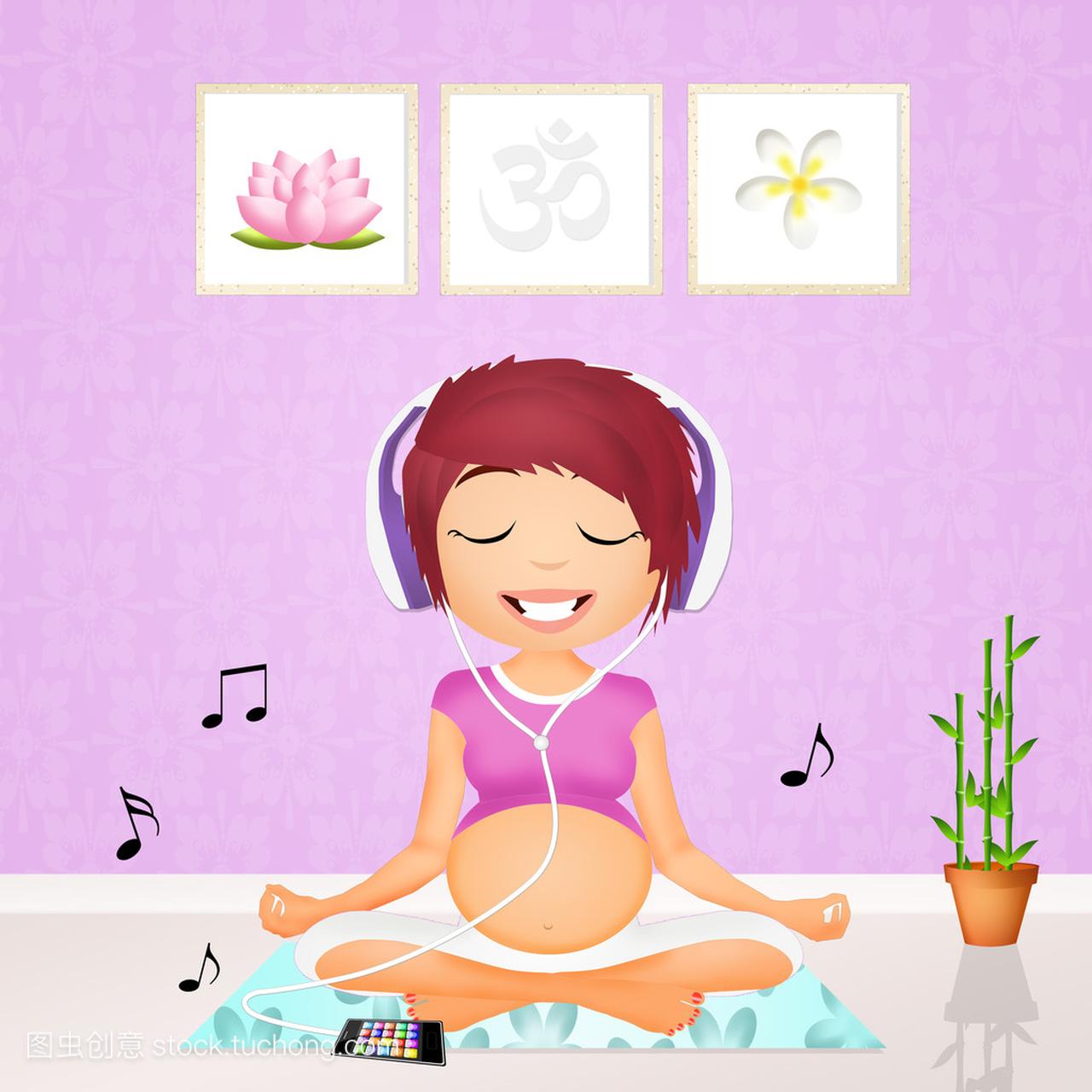 一名孕妇做瑜伽与音乐