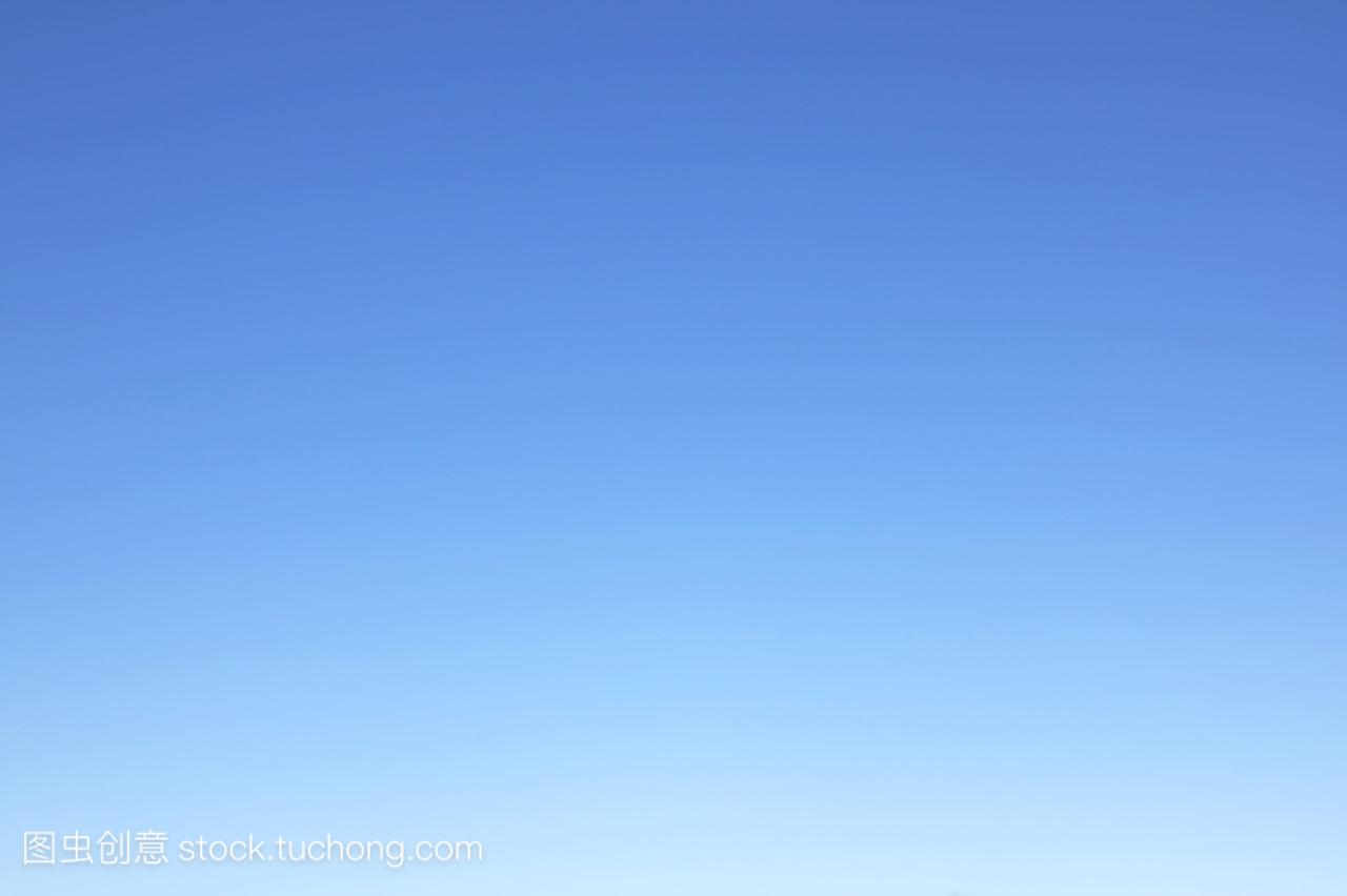 蓝蓝的天空背景没有云,软焦点