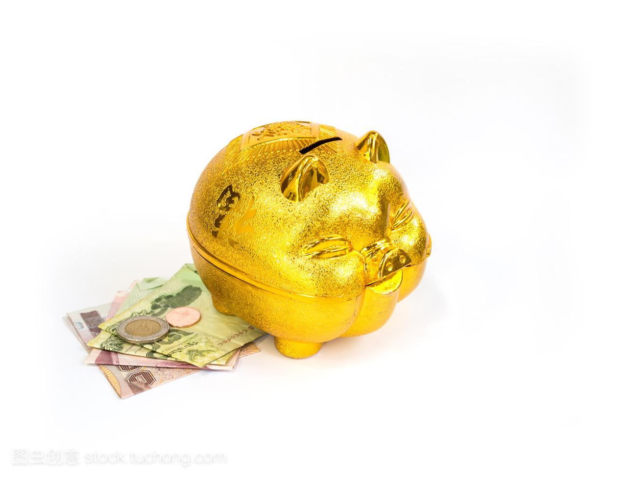 中国黄金猪存钱罐与泰国钱在地板上