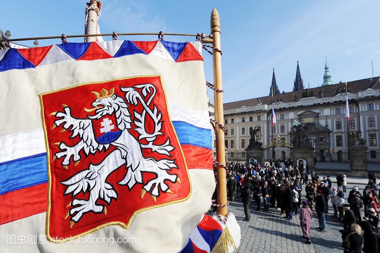 历史徽章的捷克斯洛伐克布拉格城堡前