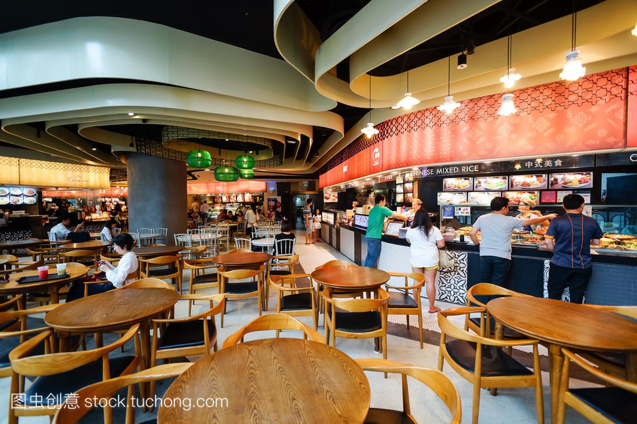 Food court in Shoppes at Marina Bay