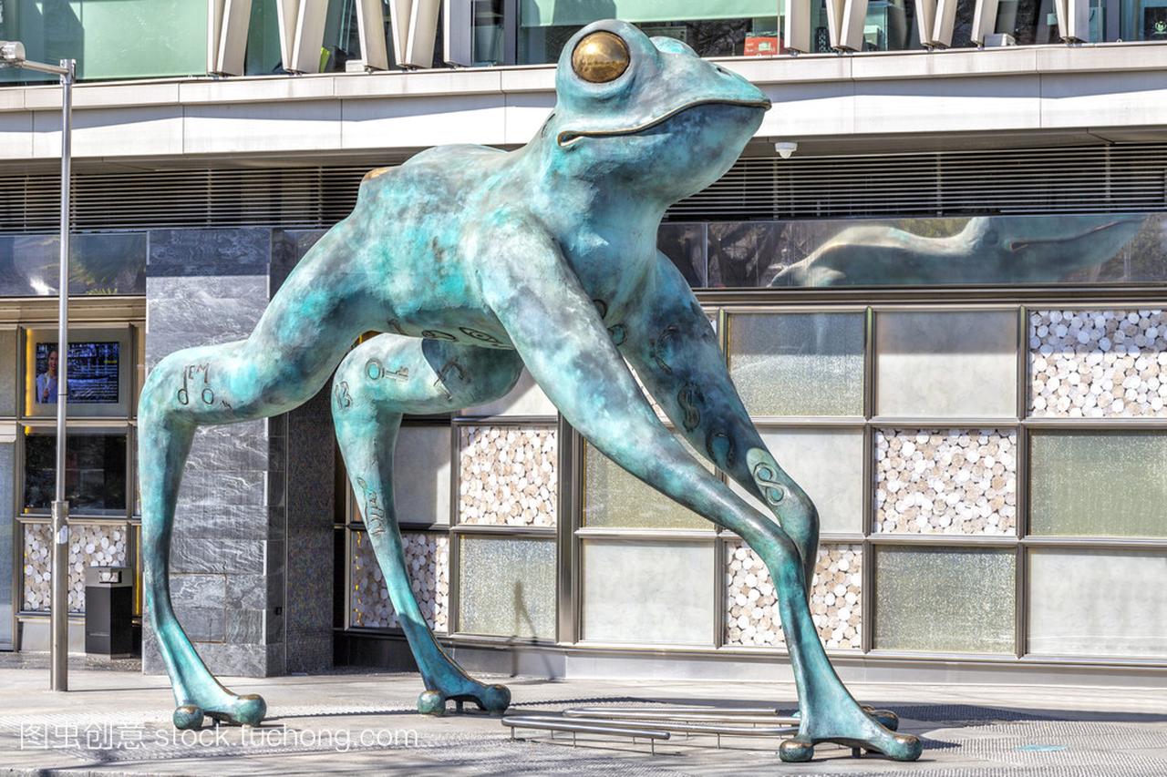 在马德里赌场青蛙雕塑