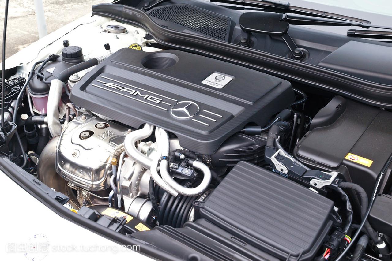 梅赛德斯-奔驰 A45 Amg 2016 引擎