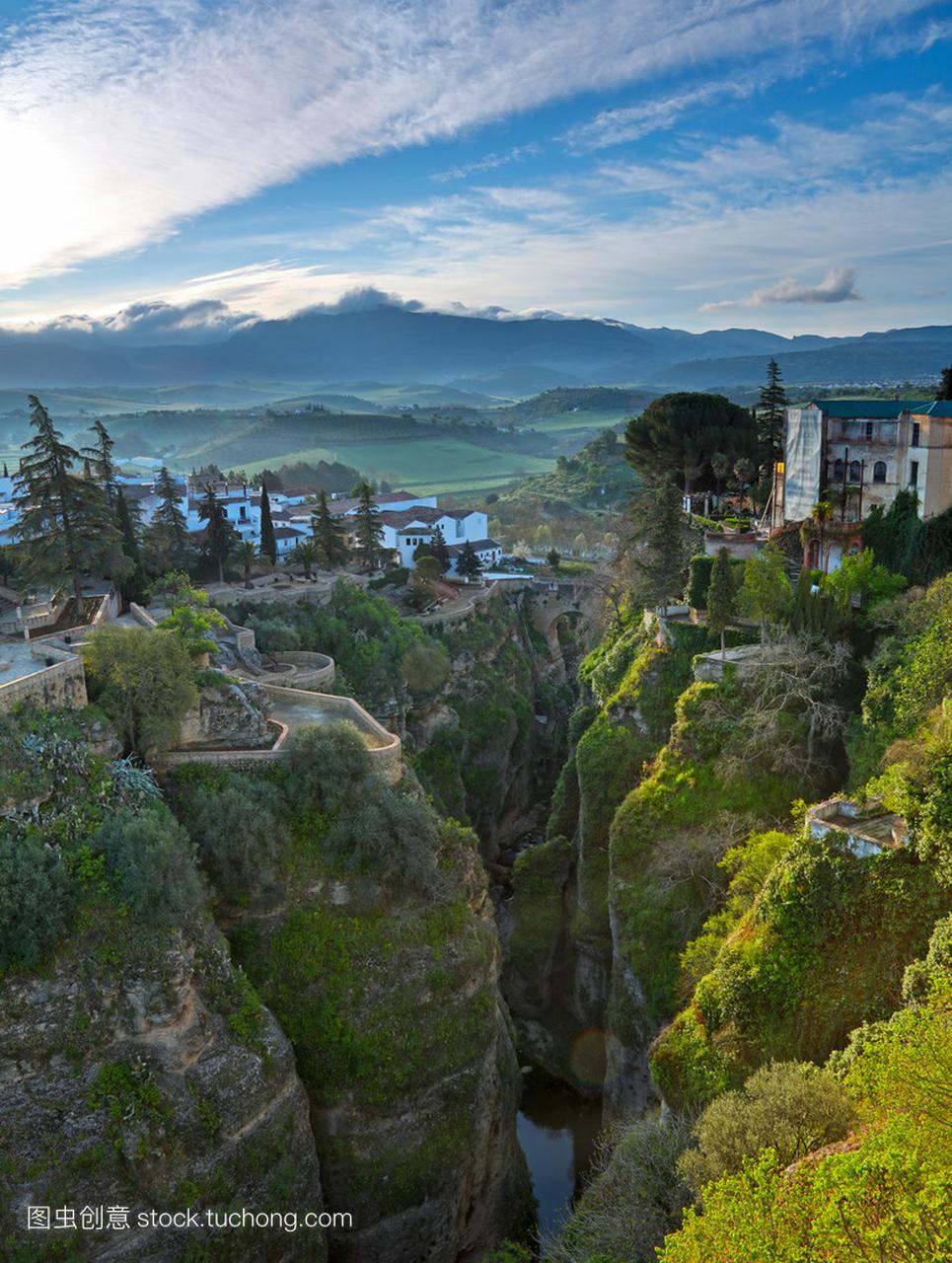 塞维利亚，西班牙安达卢西亚自治区。旧镇市容上 Tajo 峡谷