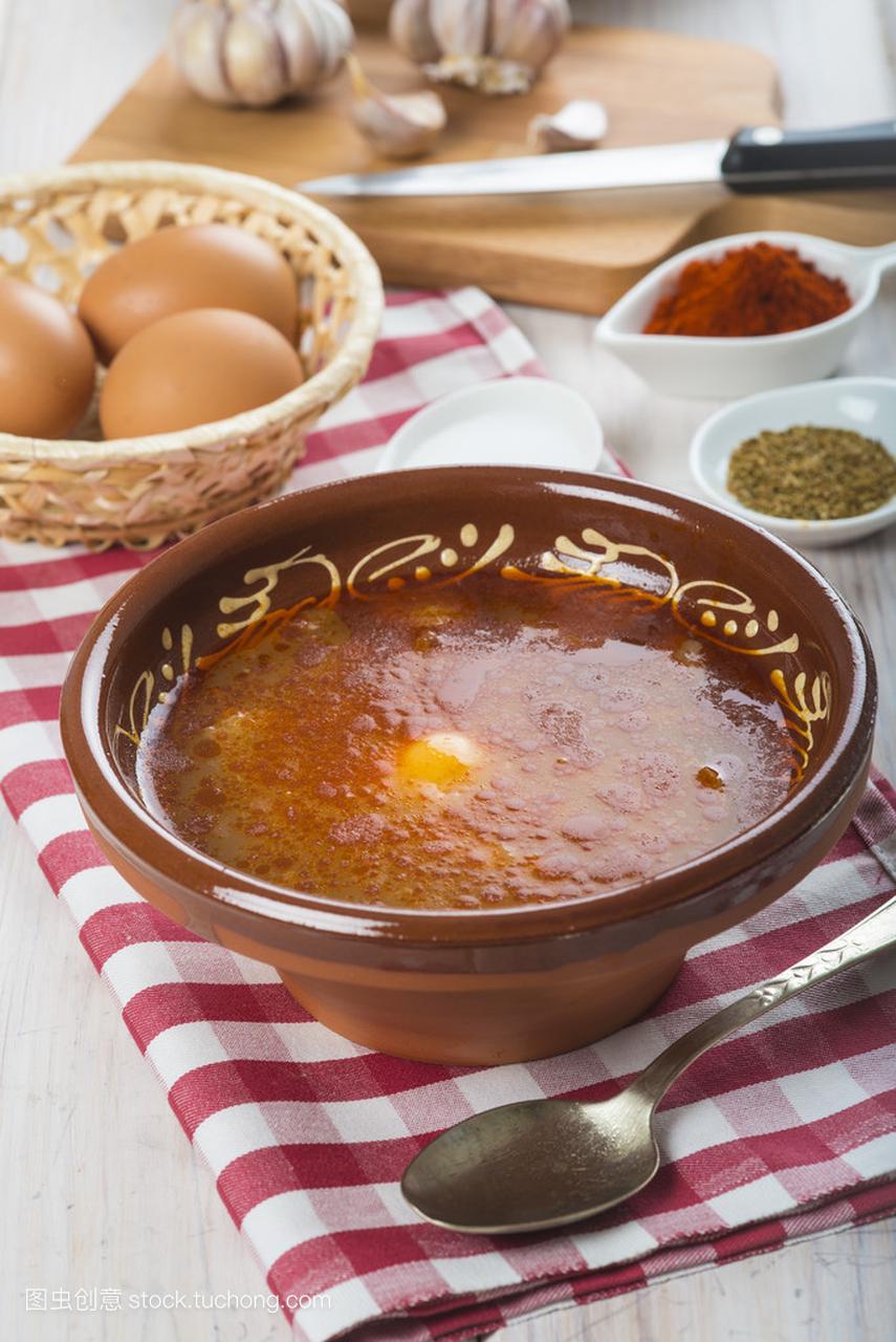 蛋的卡斯蒂利亚语或大蒜汤