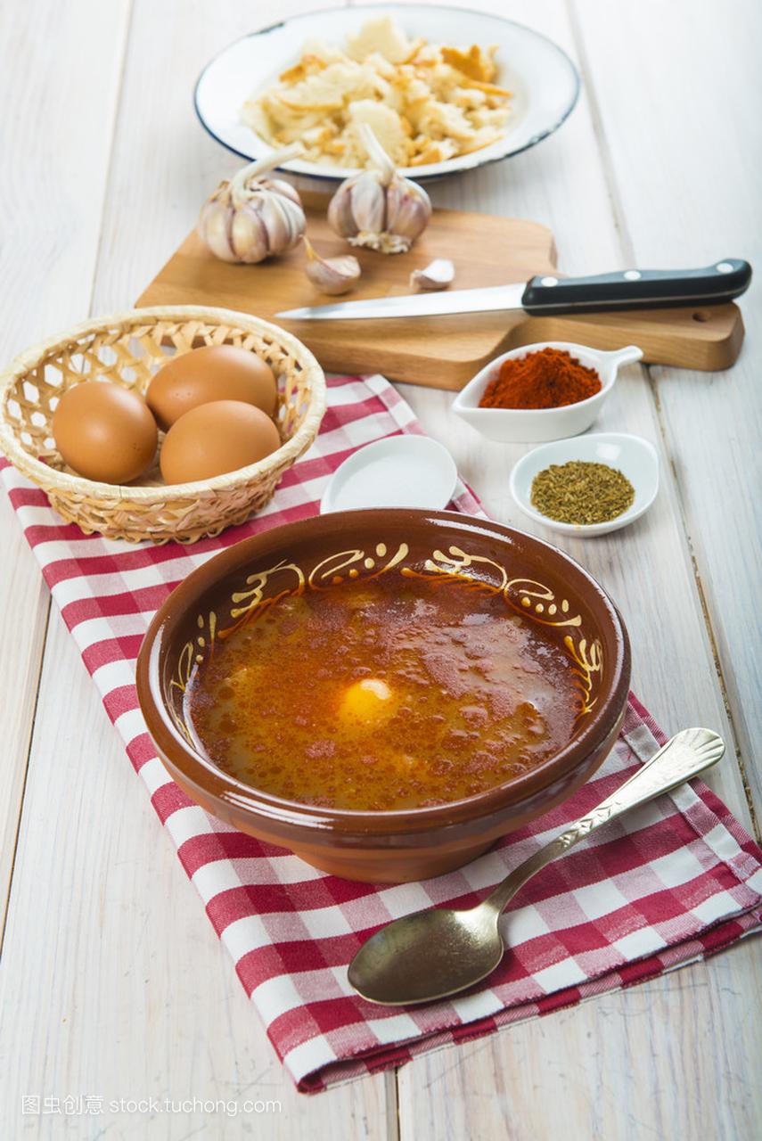 蛋的卡斯蒂利亚语或大蒜汤