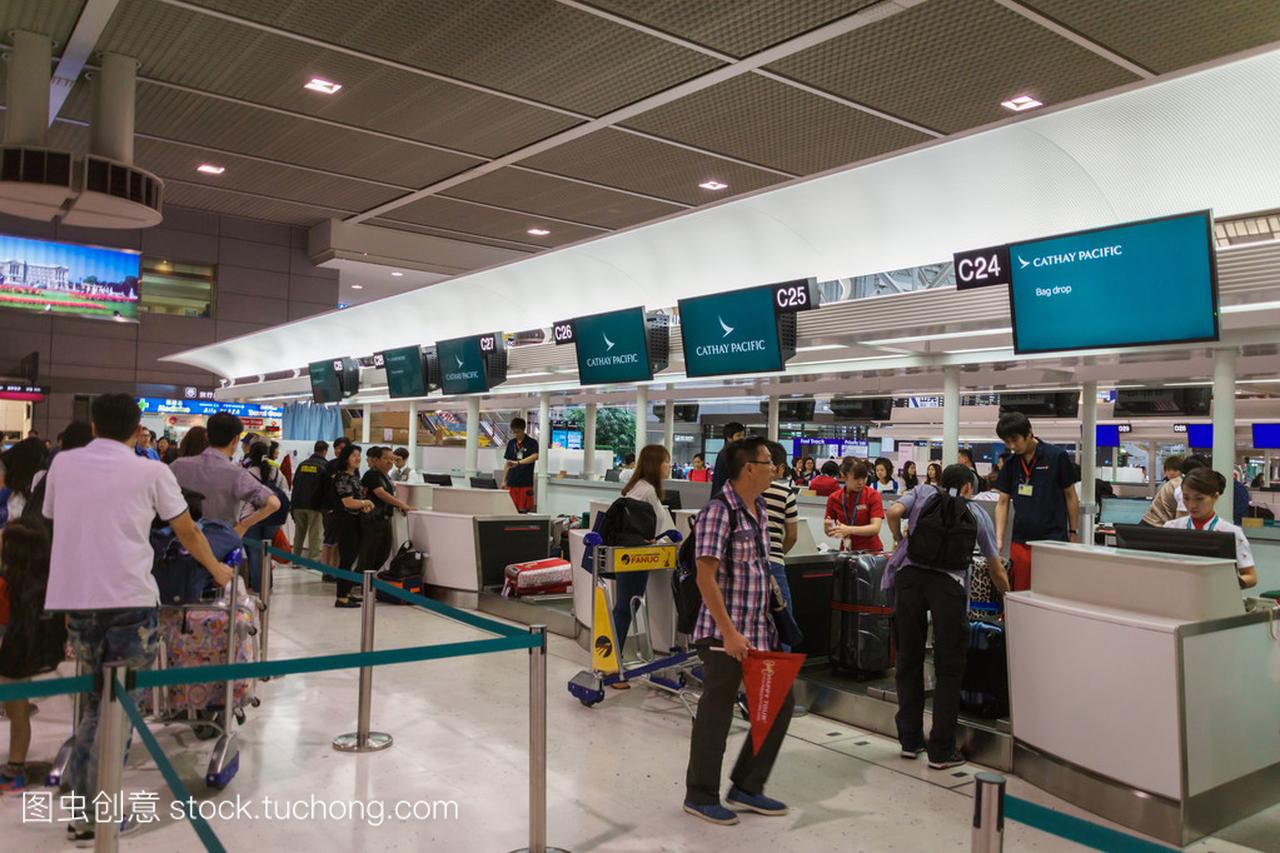 国泰航空值机柜台在成田机场,东京,日本
