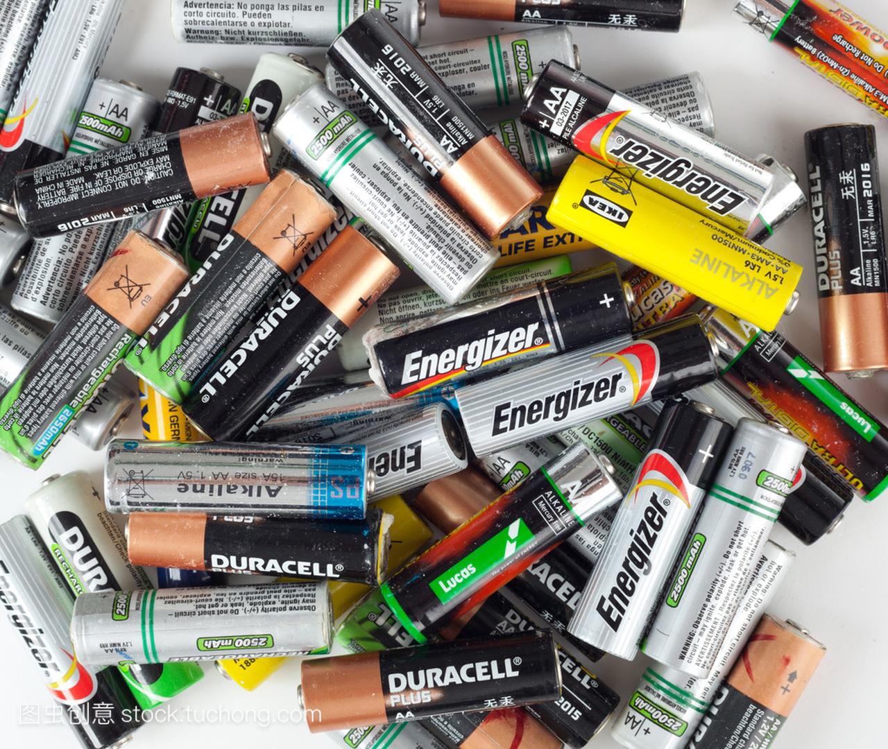 不同类型的准备回收用过的电池