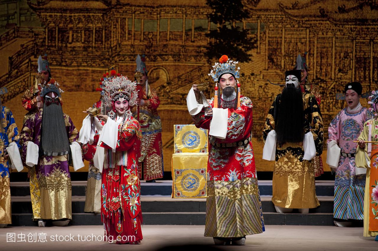 中国传统戏曲演员与舞台表演服装
