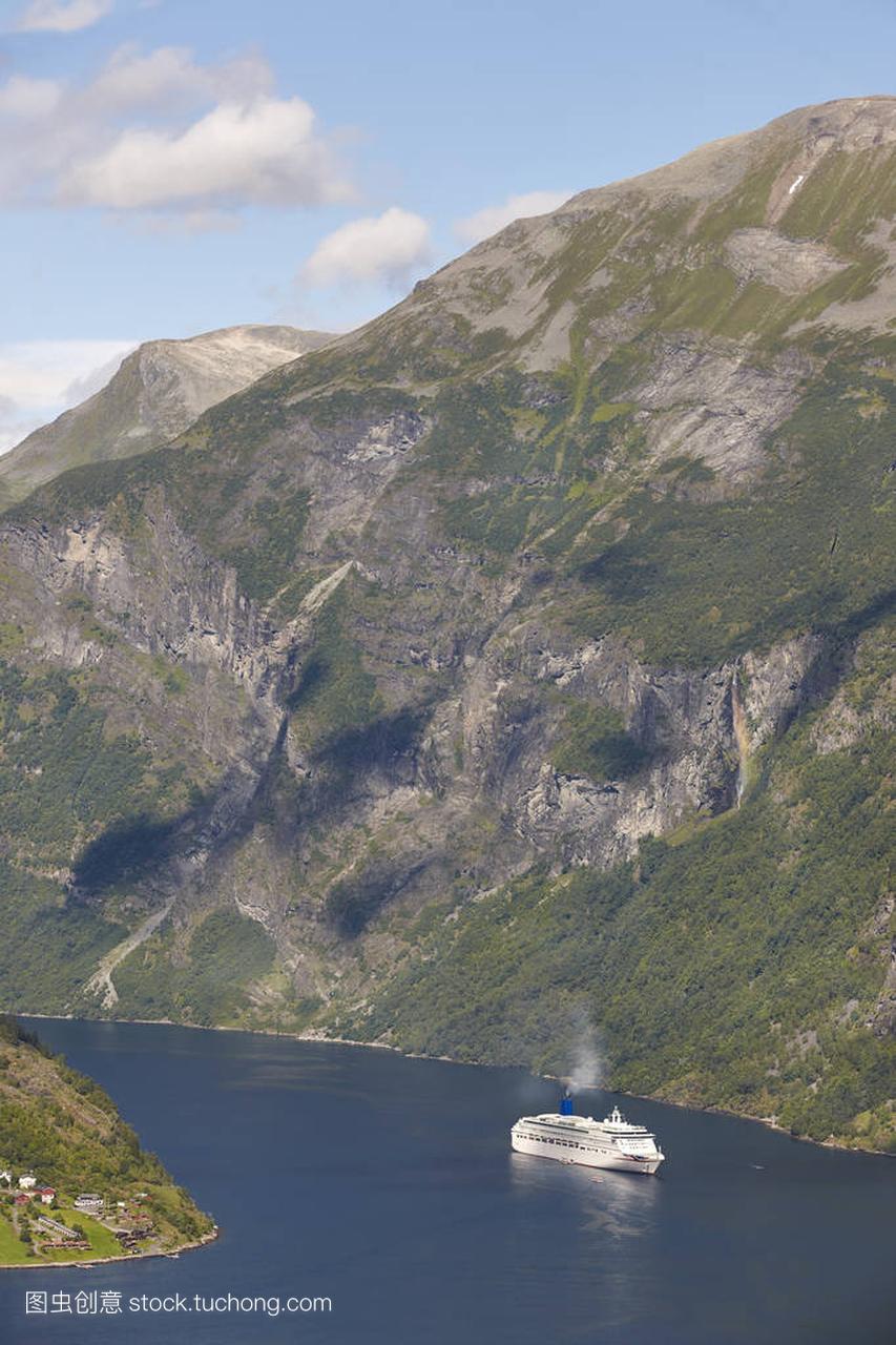 挪威的峡湾景观。邮轮旅游。访问挪威