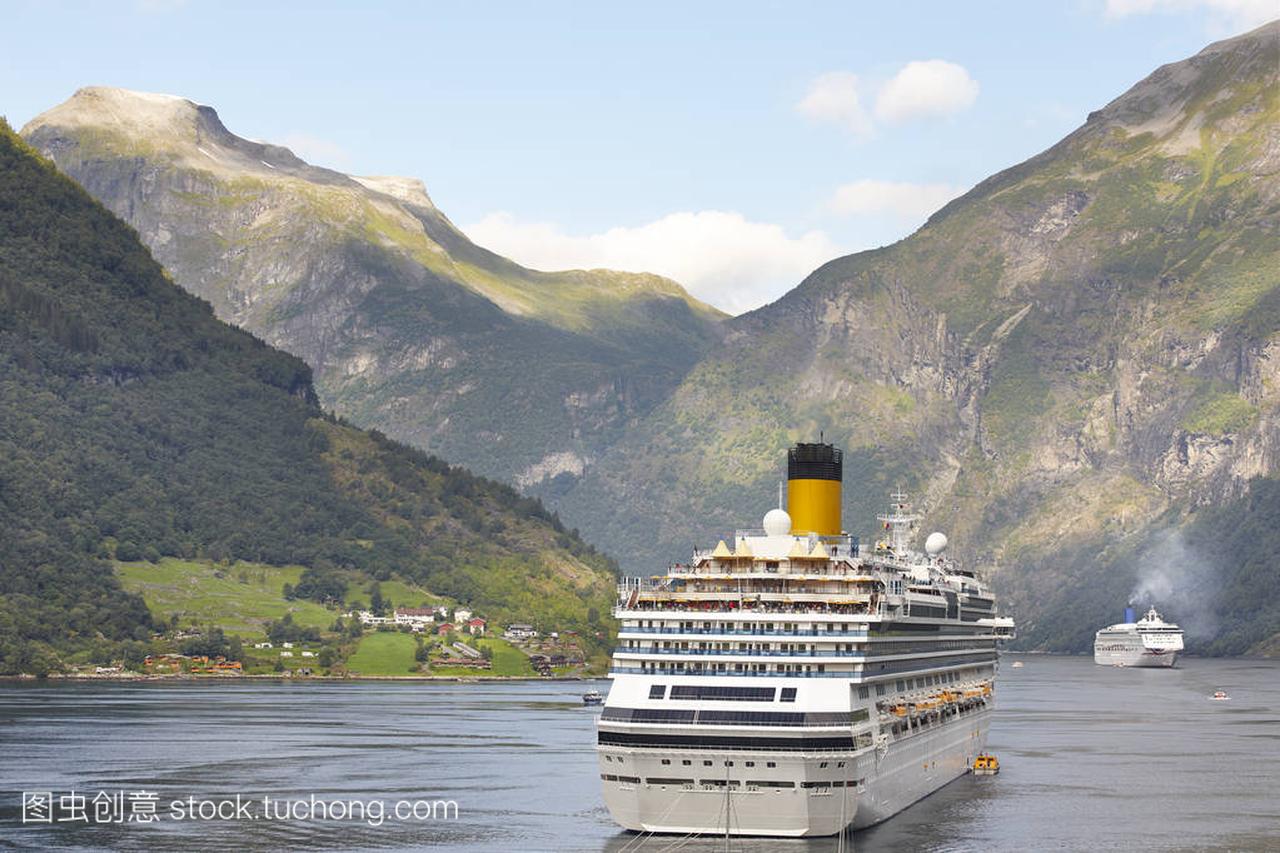 挪威的峡湾景观。邮轮旅游。访问挪威