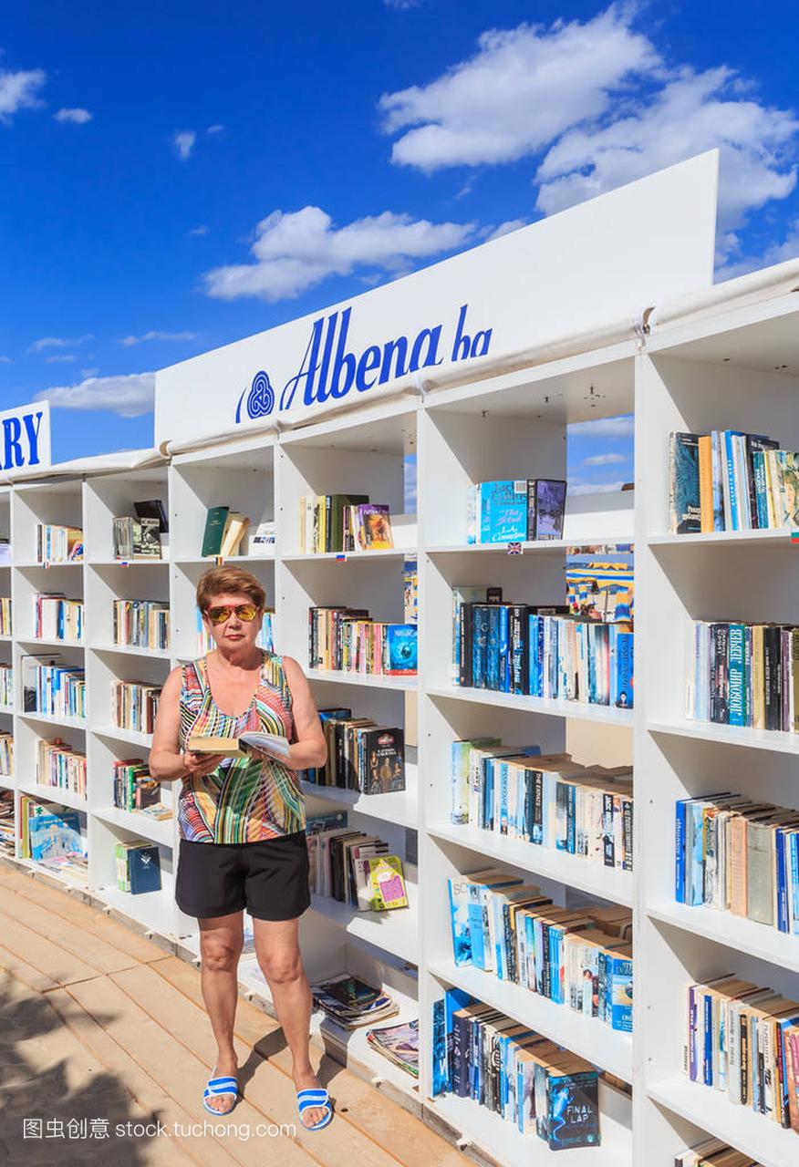 女人免费海滩图书馆附近开在黑海度假村 o 