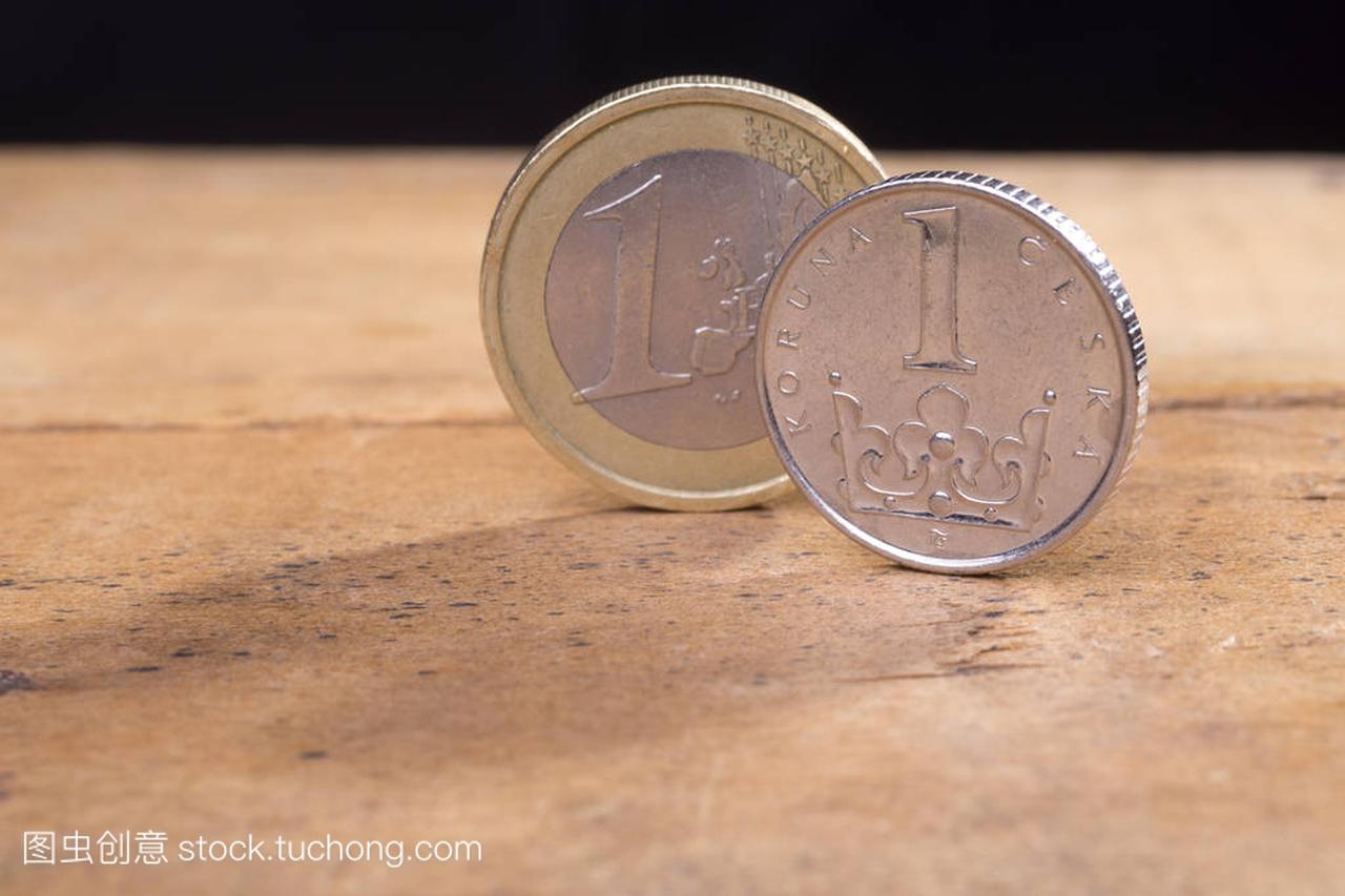捷克的皇冠和欧元硬币