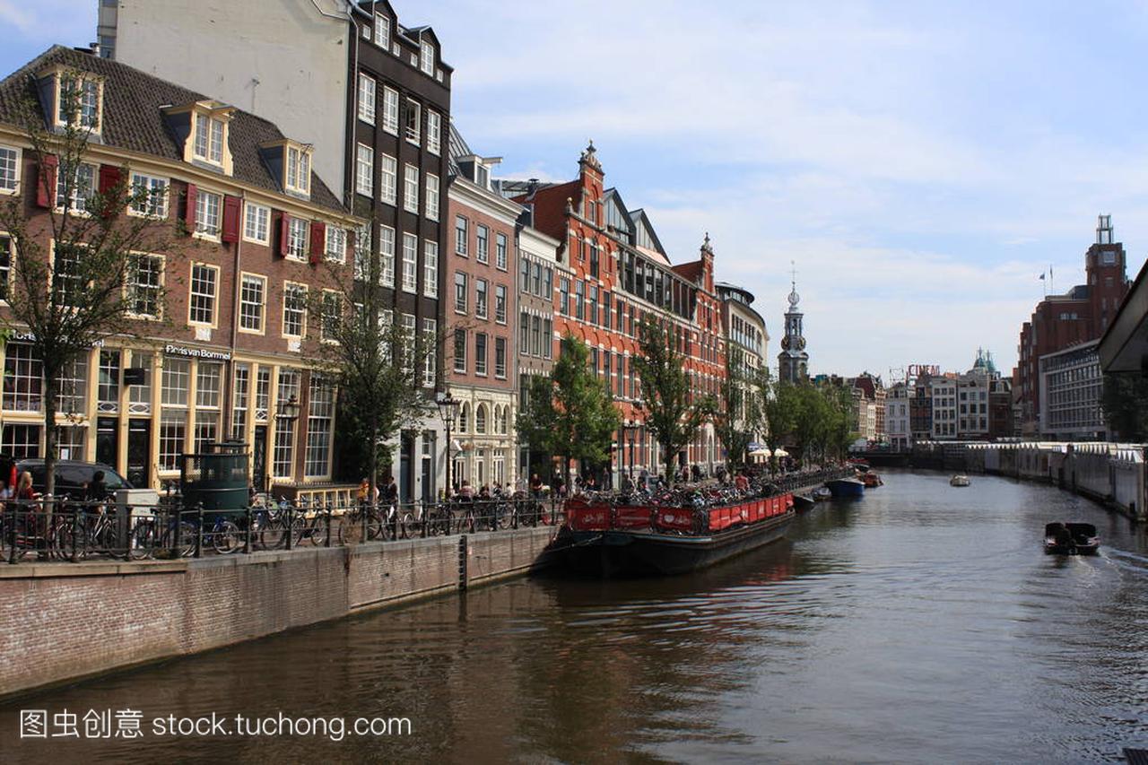 阿姆斯特丹是荷兰人口最密集城市和首都