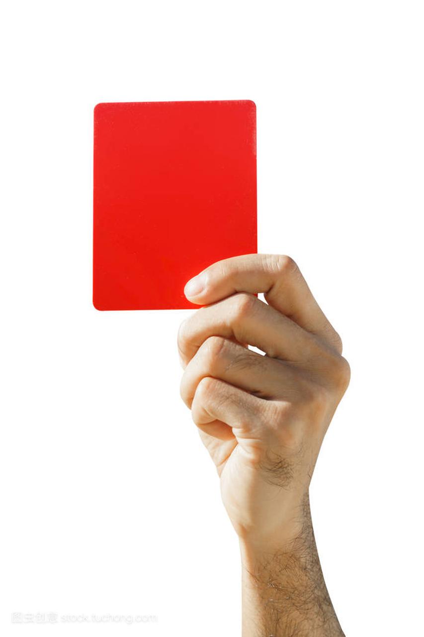 足球裁判员在白色背景上显示红卡的手