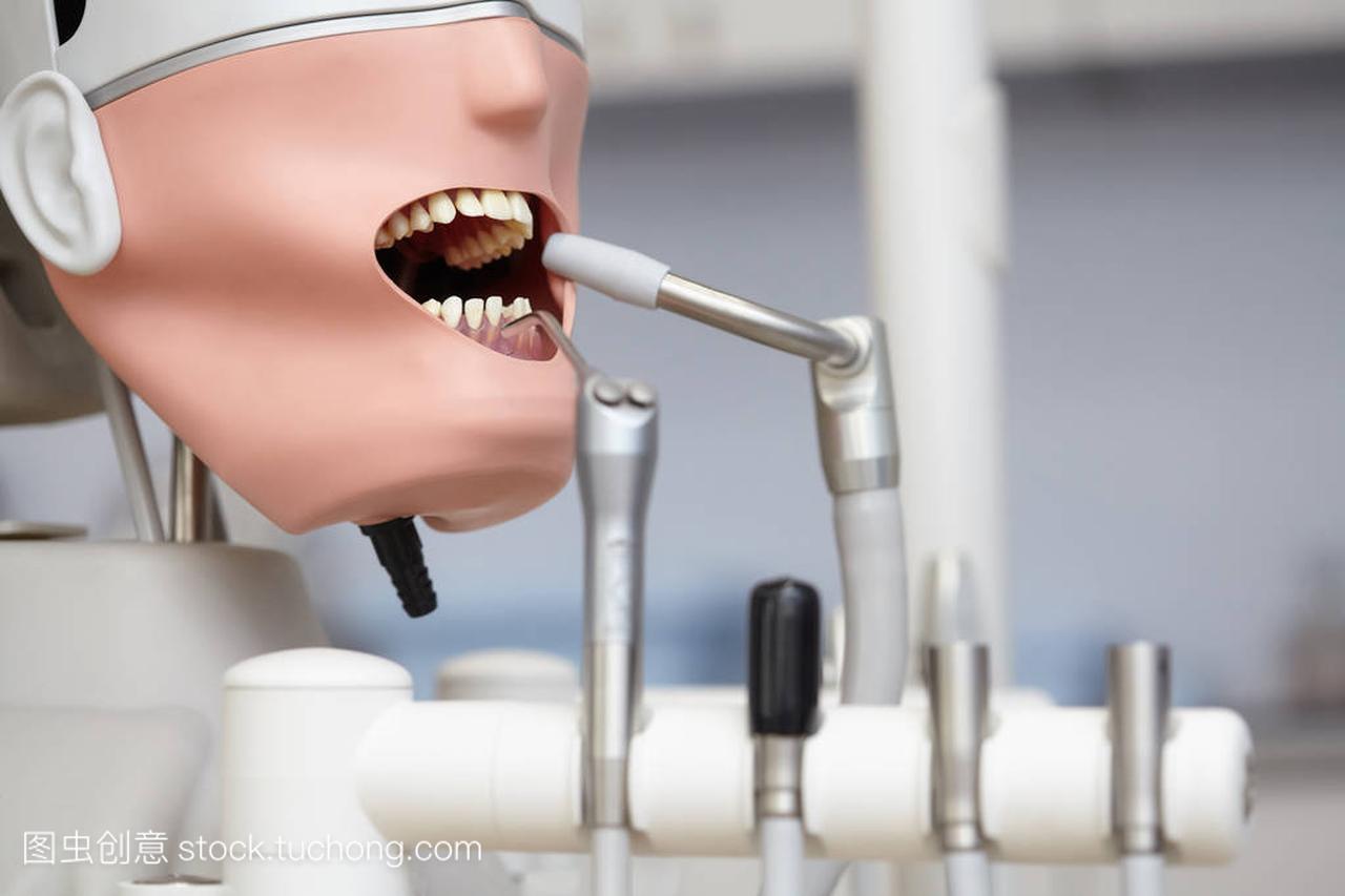 模特或假人的牙医学生培训牙科系