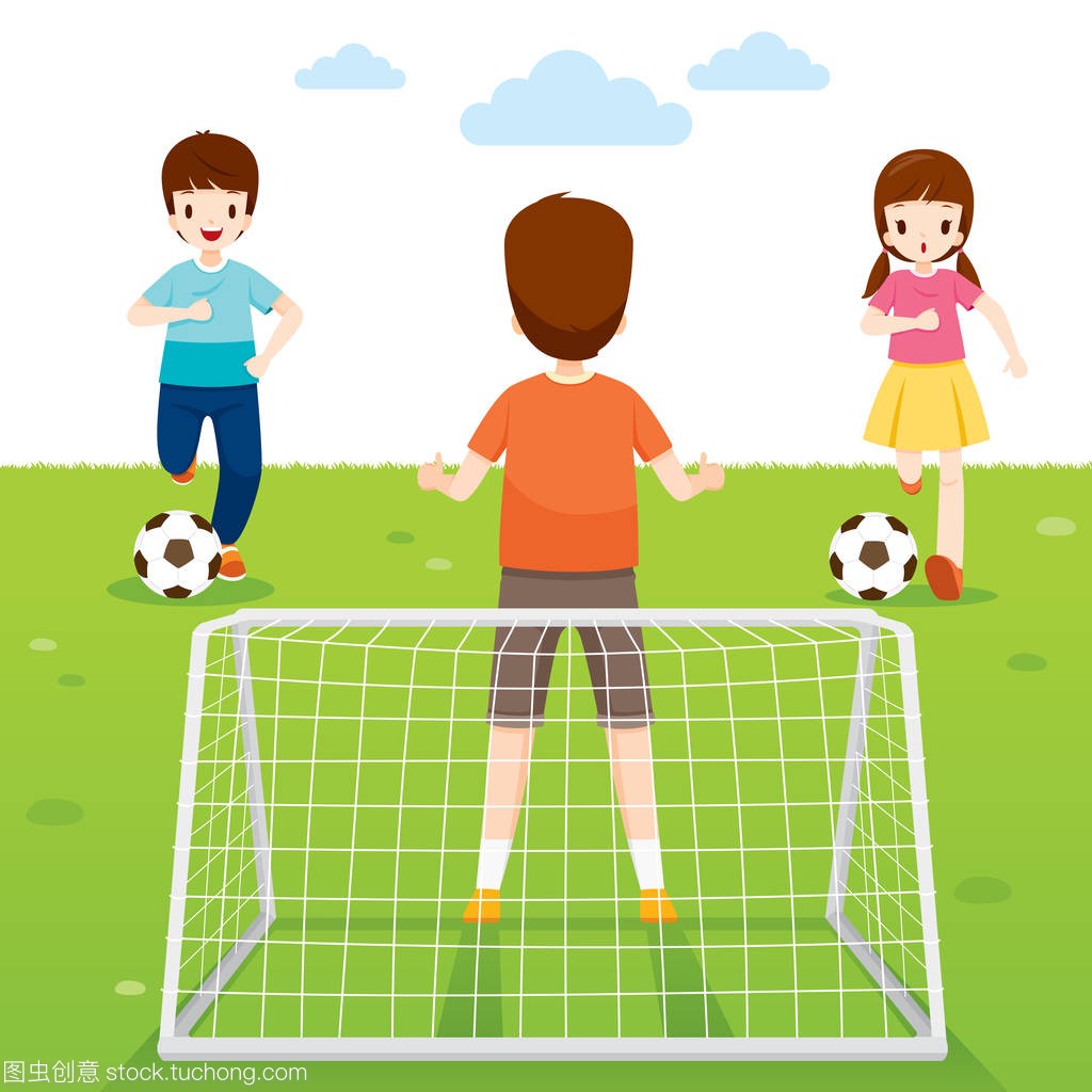 父亲、 儿子和女儿一起玩足球游戏