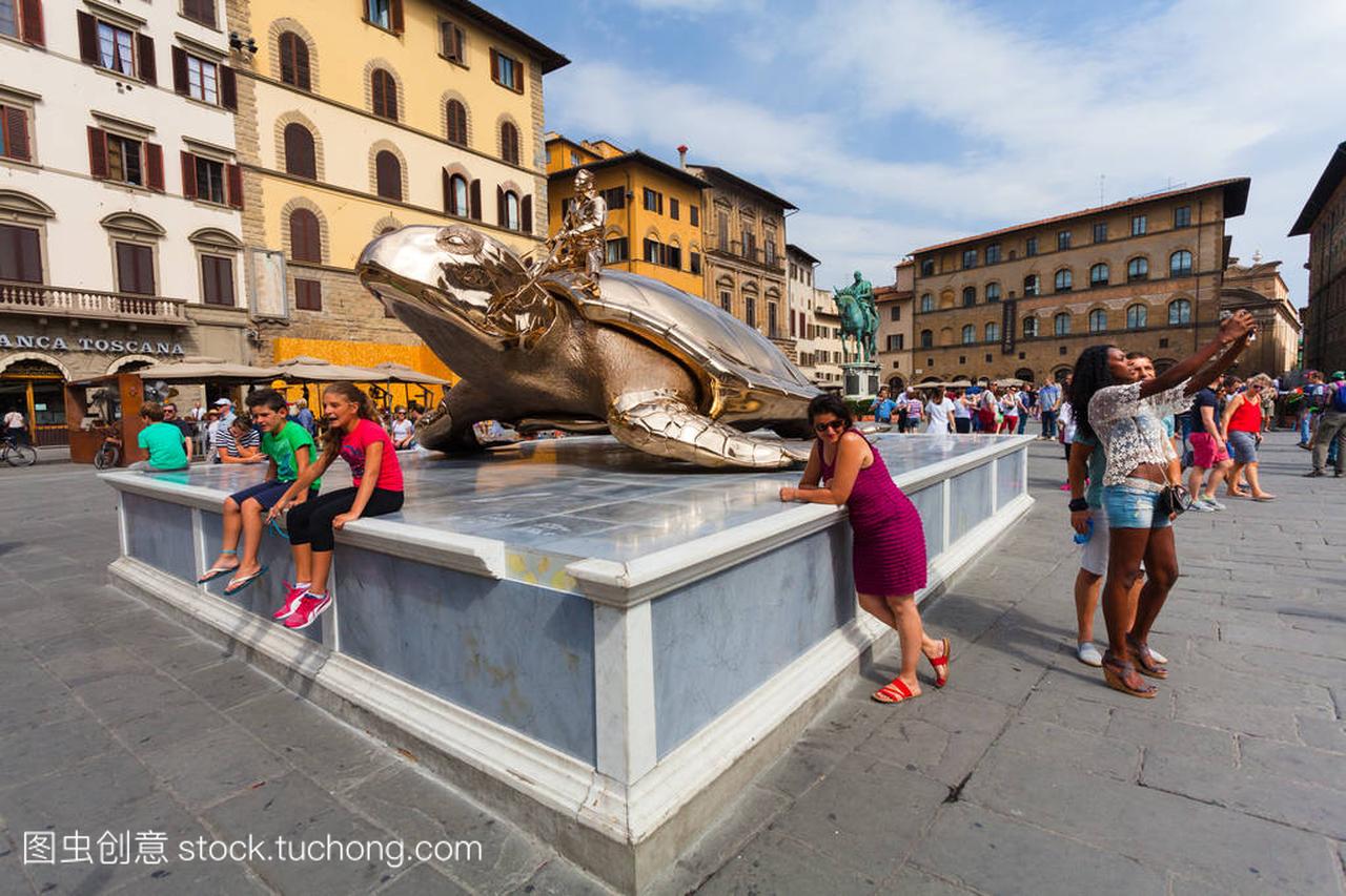 佛罗伦萨, 意大利-2016年9月10日: 关于雕塑 寻