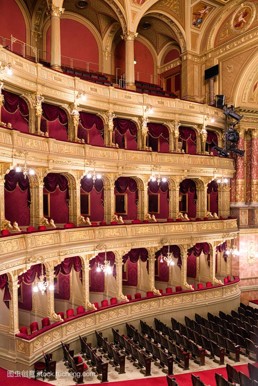 匈牙利国家歌剧院在布达佩斯豪华的内饰