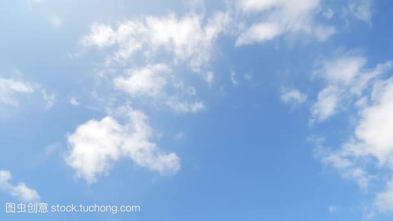 一个时间推移视频显示不同类型的云的运动和转