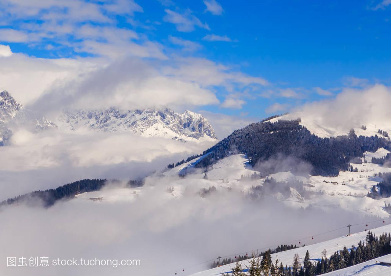 冬季积雪的山脉。滑雪胜地 Soll,奥地利