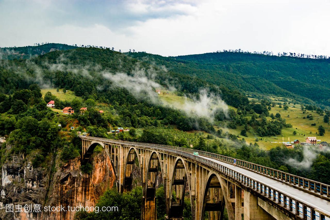 黑山共和国北部 Durdevica 塔拉弧桥