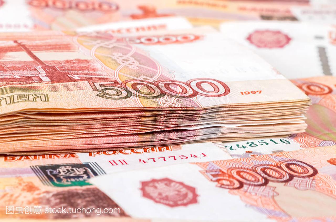 堆栈的千分之五的俄罗斯卢布钞票关闭
