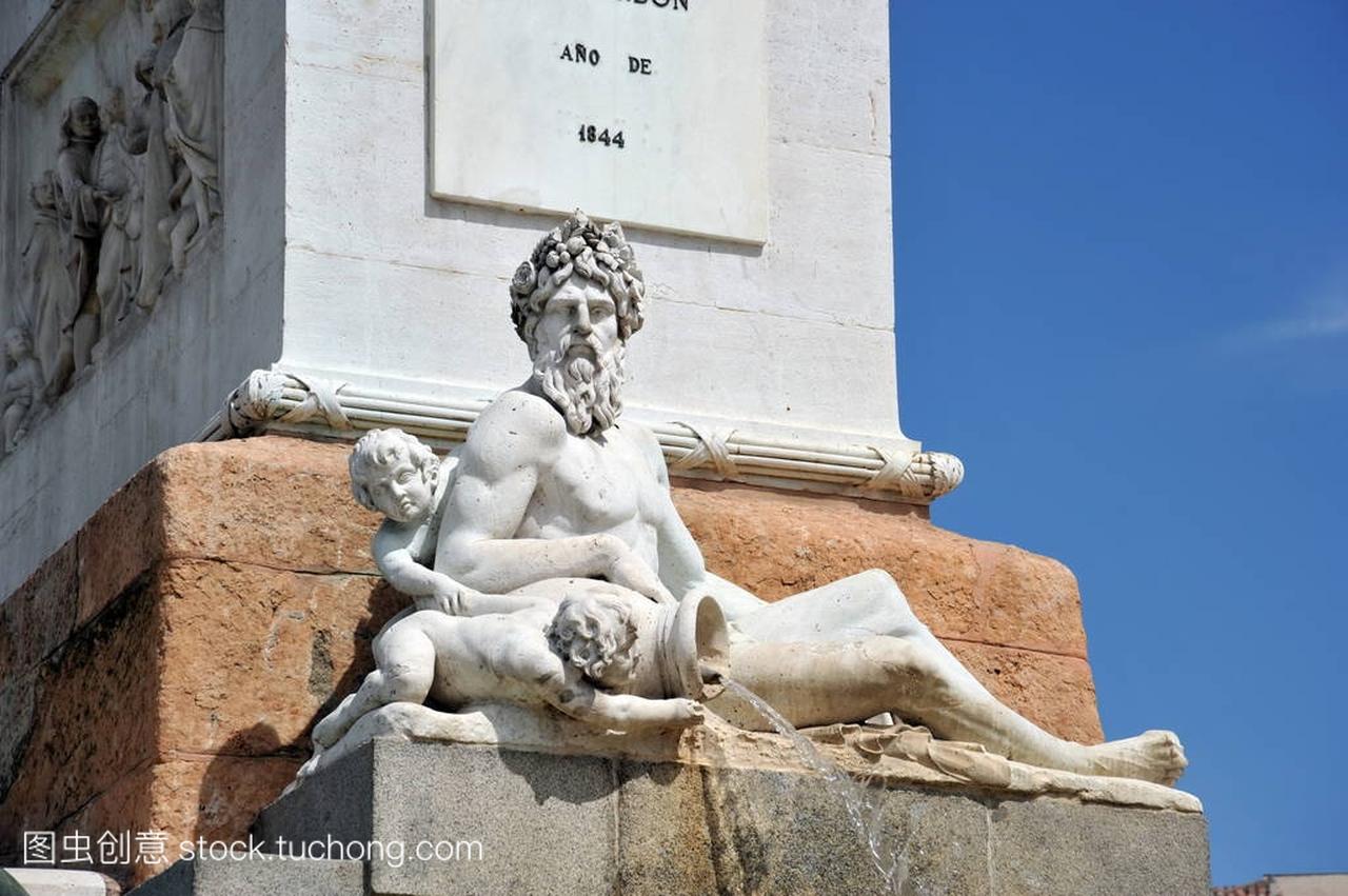 马德里东方广场喷泉中的海王星雕像