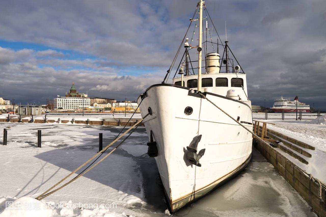 冬季赫尔辛基港的晴朗天气