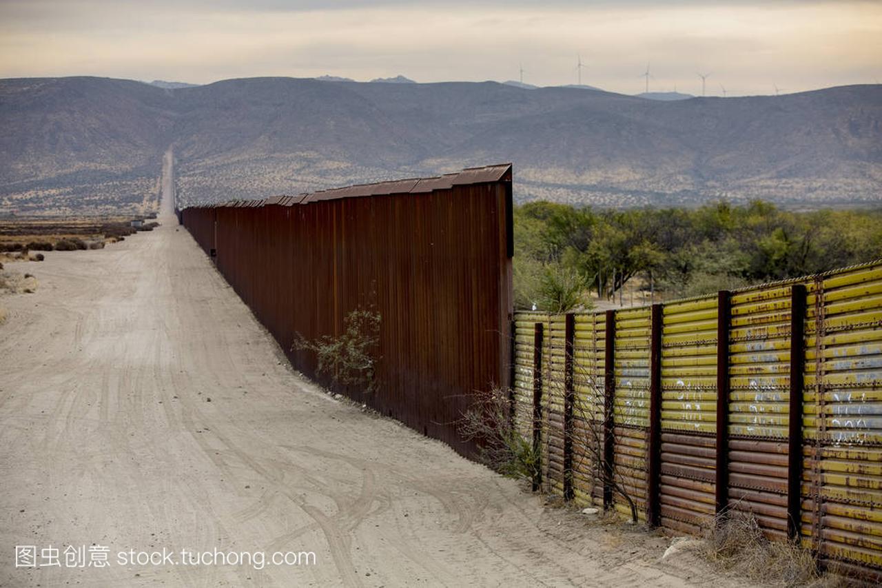美国和墨西哥之间的边界墙部分